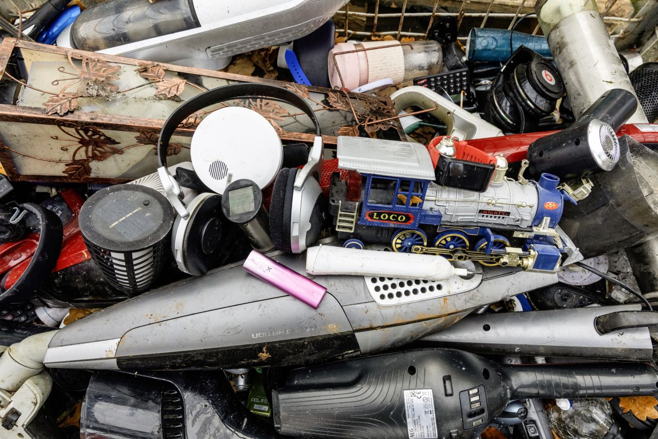 Bei der Entsorgung moderner Lithium-Ionen-Batterien und -Akkus ist Vorsicht geboten, Foto: maxpress/srk