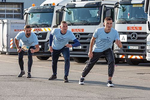 V.r.: Arsen Tsagaraev, Sebastian Drews und Kjell Lübbert sind beim Zoolauf für die SAS an den Start gegangen