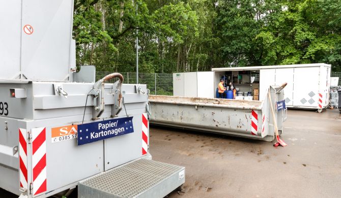 Der Wertstoffhof in der Ludwigsluster Chausee ist nun besser sortiert, Foto: maxpress/srk