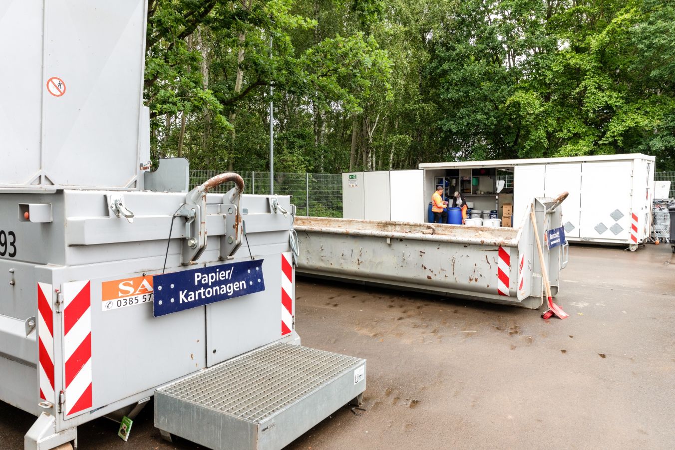 Der Wertstoffhof in der Ludwigsluster Chausee ist nun besser sortiert, Foto: maxpress/srk