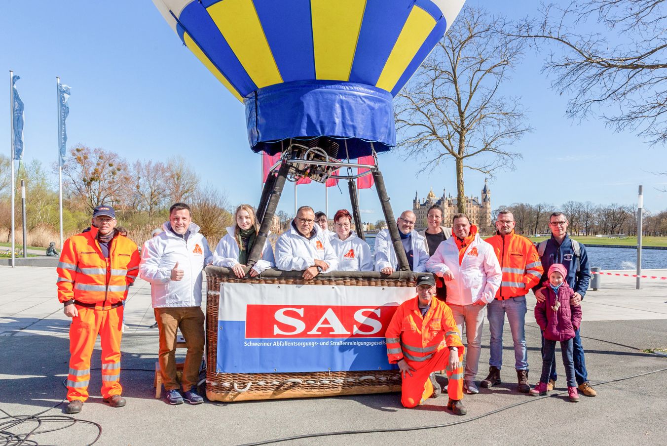 Tolle Aussichten über die Schrubberparty mit dem Ballonkran, Foto: maxpress/srk