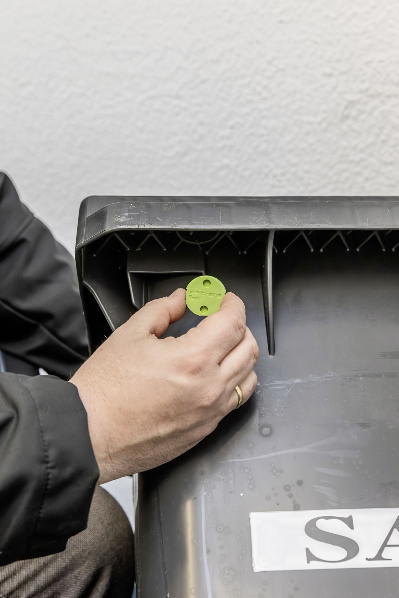 Verzögerungen bei der Behälterumrüstung: Arbeiten dauern bis Mitte April an