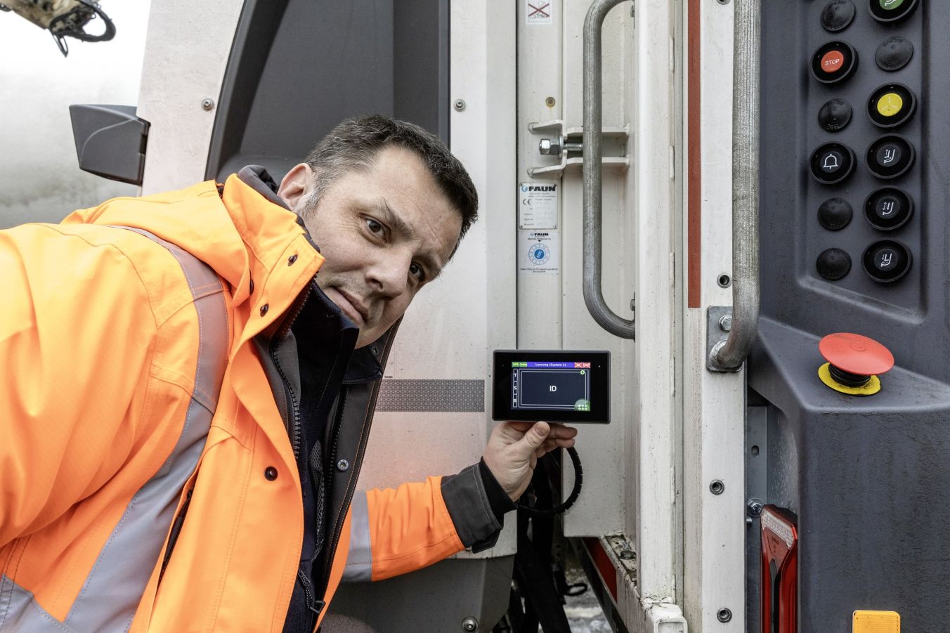 SAS Schwerin stattet Restabfall- und  Altpapierbehälter mit einem Identifikationssystem aus