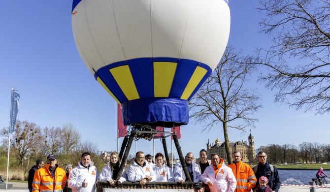 Der SAS-Ballonkran ist der Höhepunkt der Schrubberparty zum Frühjahrsputz