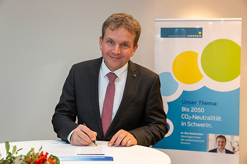 Auch Oberbürgermeister Dr. Rico Badenschier unterzeichnete die Schweriner Erklärung und fordert die Bürgerinnen und Bürger zum Mitmachen beim Klimaschutz auf