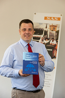 SAS-Geschäftsführer Andreas Lange ist begeistert von dem neuen Buch