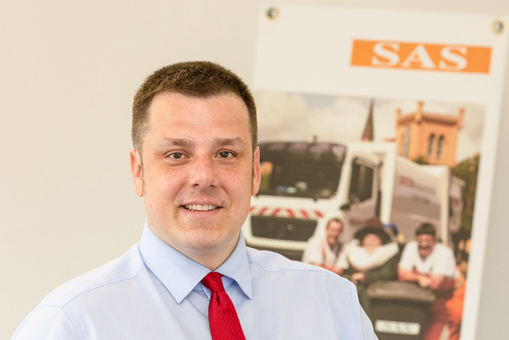 SAS-Geschäftsführer Andreas Lange freut sich über konkrete Schritte zum wasserstoffbetriebenen Entsorgungsfahrzeug Fotos: maxpress/srk