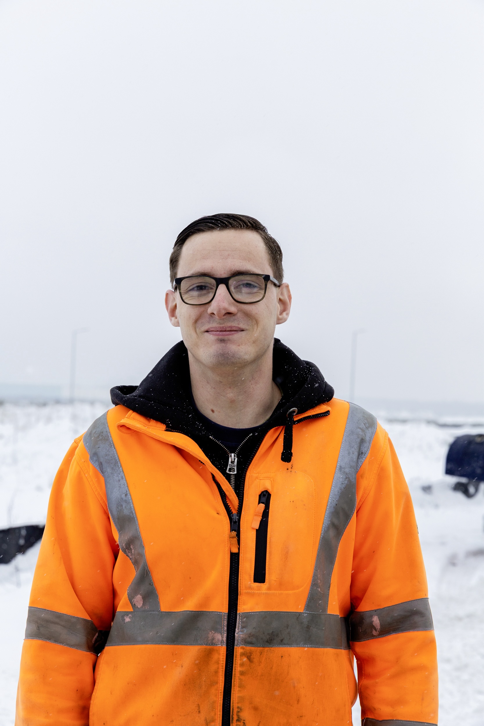 Der Berufskraftfahrer Florian Lienau ist täglich im Wintereinsatz, Foto: maxpress/SRK